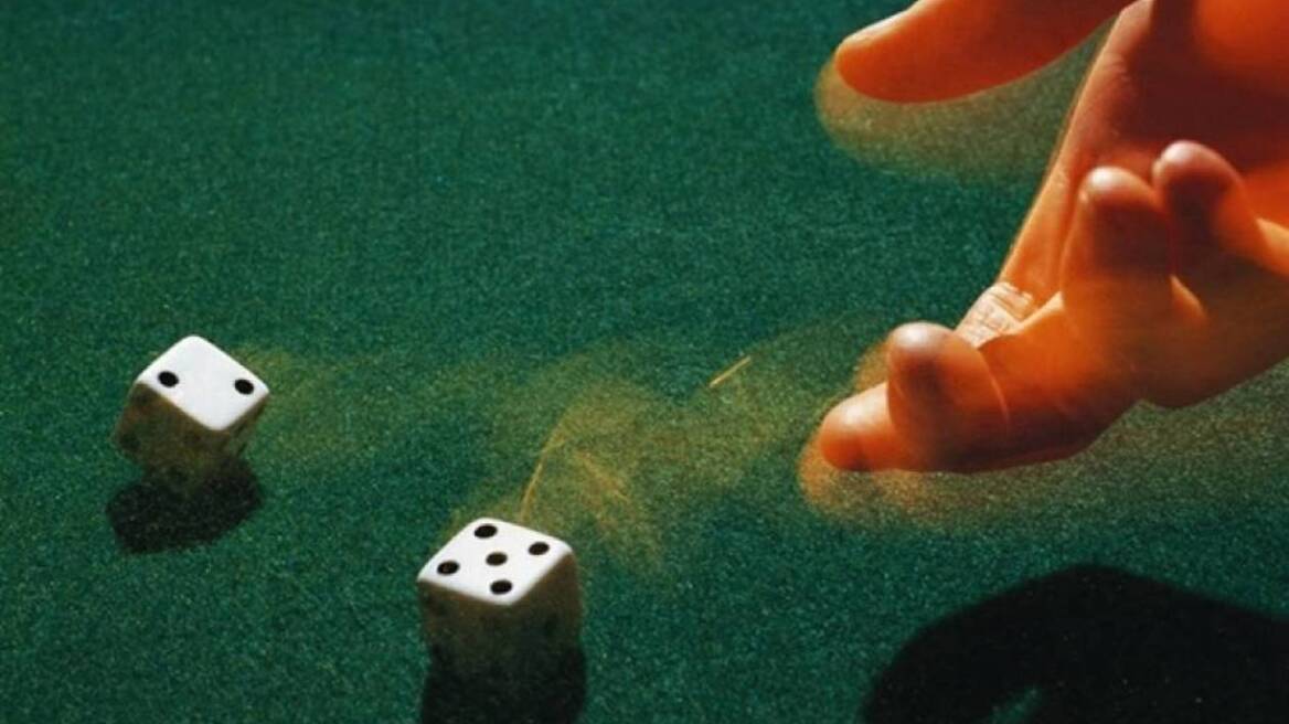 Χανιά: Το μπαρμπούτι και τα χαρτιά οδήγησαν σε 11 συλλήψεις – Κατασχέθηκαν χιλιάδες ευρώ