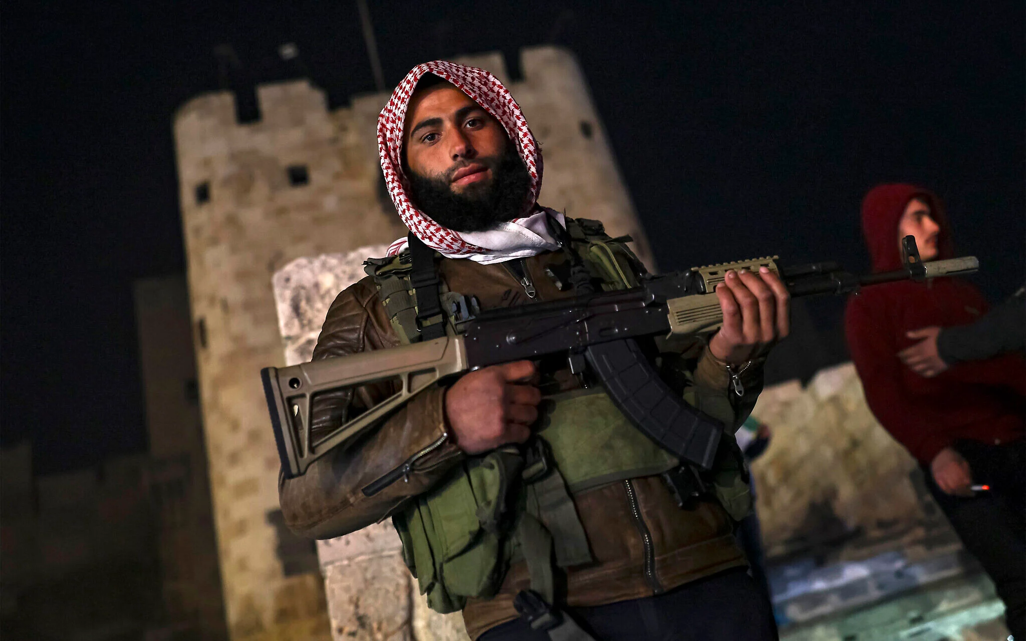 Ασυνείδητοι ισλαμιστές αντάρτες βεβήλωσαν τον τάφο του Χαφέζ αλ Άσαντ βάζοντας φωτιά στο μαυσωλείο (βίντεο)