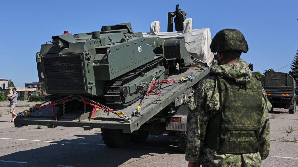 Στρατιωτικό «Sapper» των Ουκρανών ειδικευμένο για νάρκες… πλήττεται από νάρκη σε χιονισμένη ύπαιθρο (βίντεο)