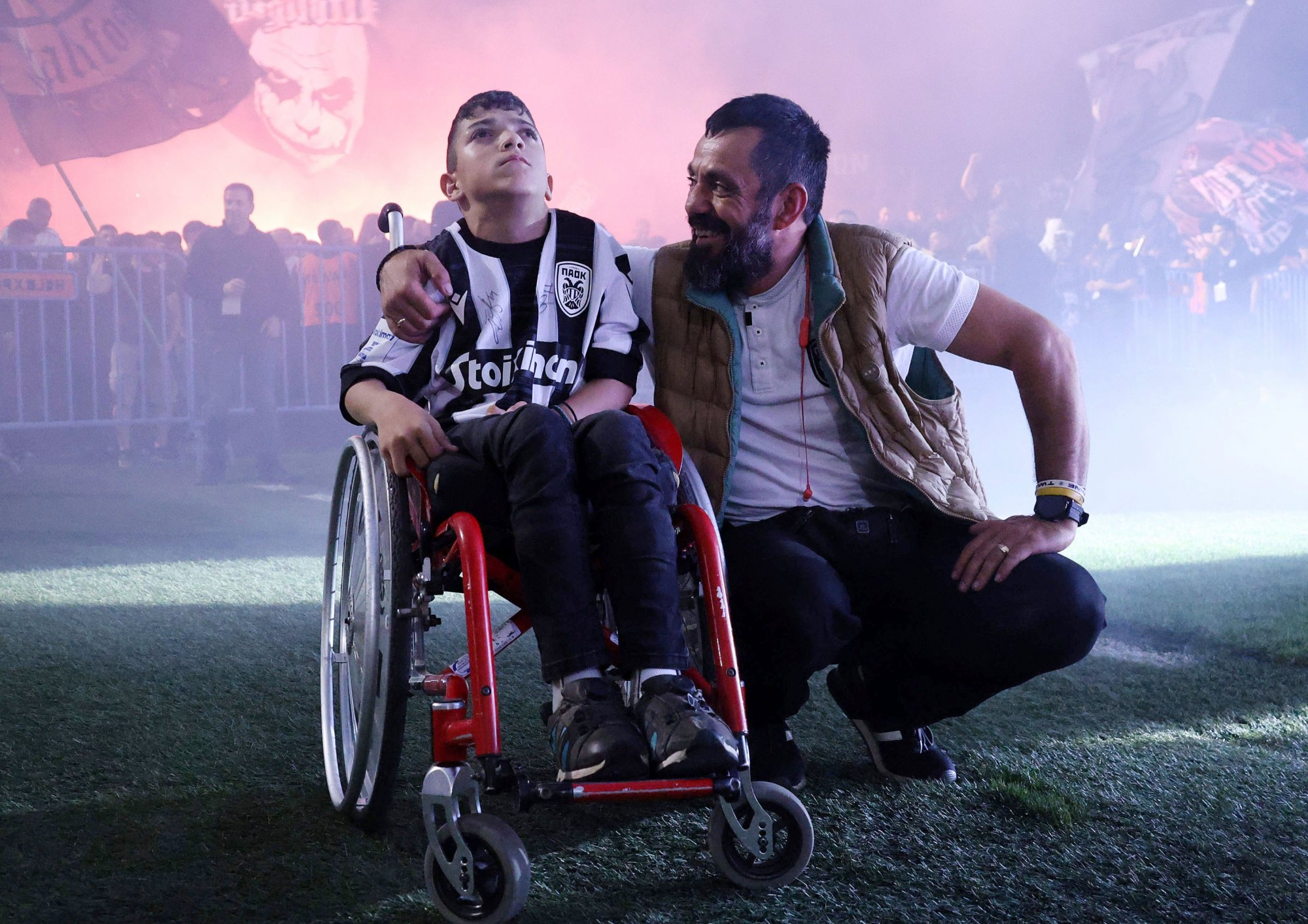 Γιάννης Παπαστεφανάκης: Συγκινεί ο μικρός φίλος του ΠΑΟΚ – «Θα έρθει η ώρα να χτυπήσω το τύμπανο του ΠΑΟΚ όρθιος»