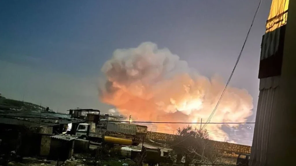 Το Ισραήλ σφυροκοπά θέσεις της Χεζμπολάχ στον νότιο Λίβανο