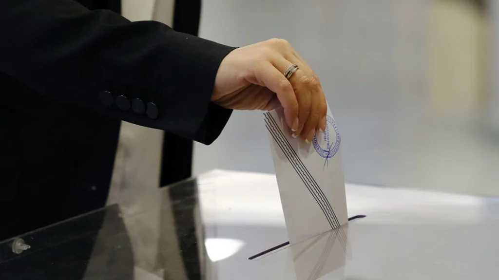 Δημοσκόπηση Marc: Πτώση ΠΑΣΟΚ – Επέστρεψε στην 3η θέση ο ΣΥΡΙΖΑ πάνω από ΚΚΕ και Ελληνική Λύση 