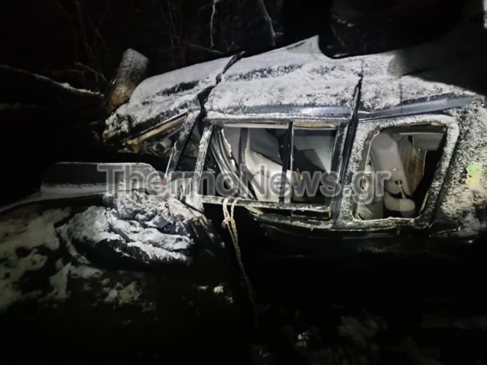 Ναυπακτία: Όχημα εξετράπη της πορείας του και έπεσε σε γκρεμό 70 μέτρων – Στο ΚΑΤ ο 28χρονος οδηγός (φωτο)