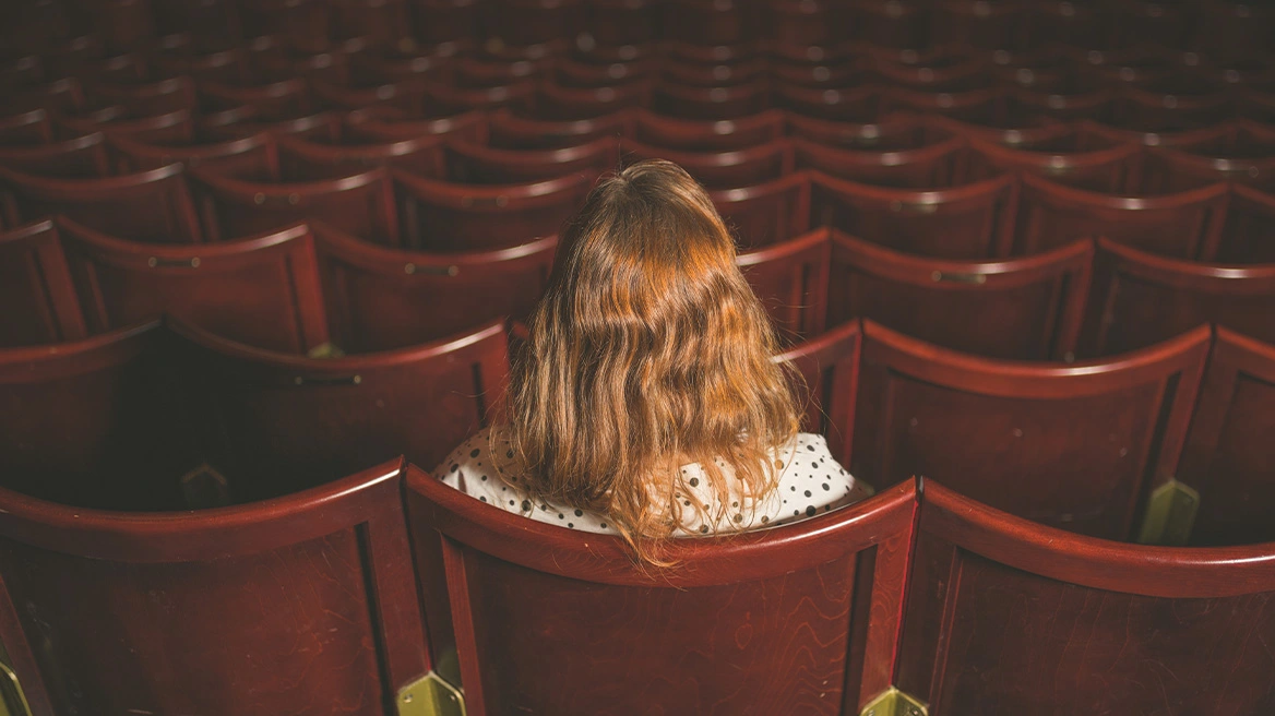 Γαλάτσι: «Είχε αλλοπρόσαλλη συμπεριφορά» καταγγέλλει μάρτυρας για τον πατέρα που άφησε την 7χρονη κόρη του σε παράσταση