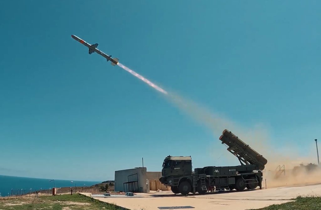 Βολή του τουρκικού Kara ATMACA: Χτύπησε στόχο σε απόσταση 400χλμ. (βίντεο)