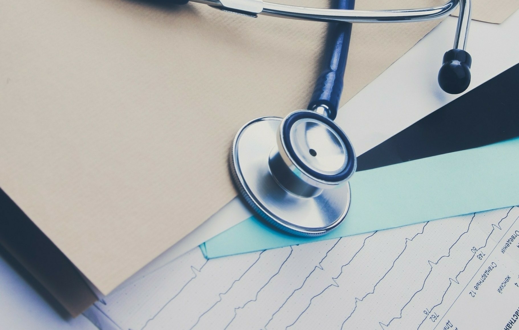 Κατατέθηκε στη Βουλή η τροπολογία για την αναπροσαρμογή των ασφαλίστρων υγείας – Τι προβλέπει