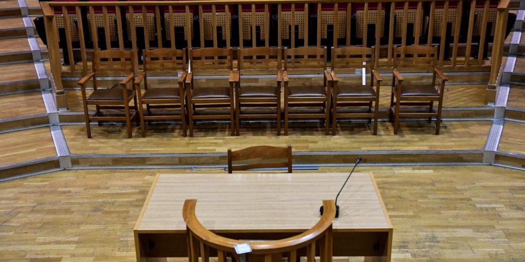 Βόλος: Ποινή φυλάκισης 10 μηνών στον 51χρονο που κλείδωσε τη γυναίκα του έξω από το σπίτι επειδή πήγε σούπερ μάρκετ 