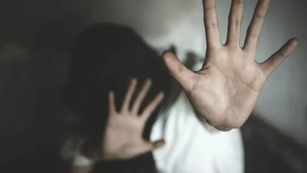 Βρετανίδα τηλεφώνησε στην αστυνομία για να παραγγείλει πίτσα και σώθηκε από τον βίαιο σύντροφό της – Ηχητικό ντοκουμέντο