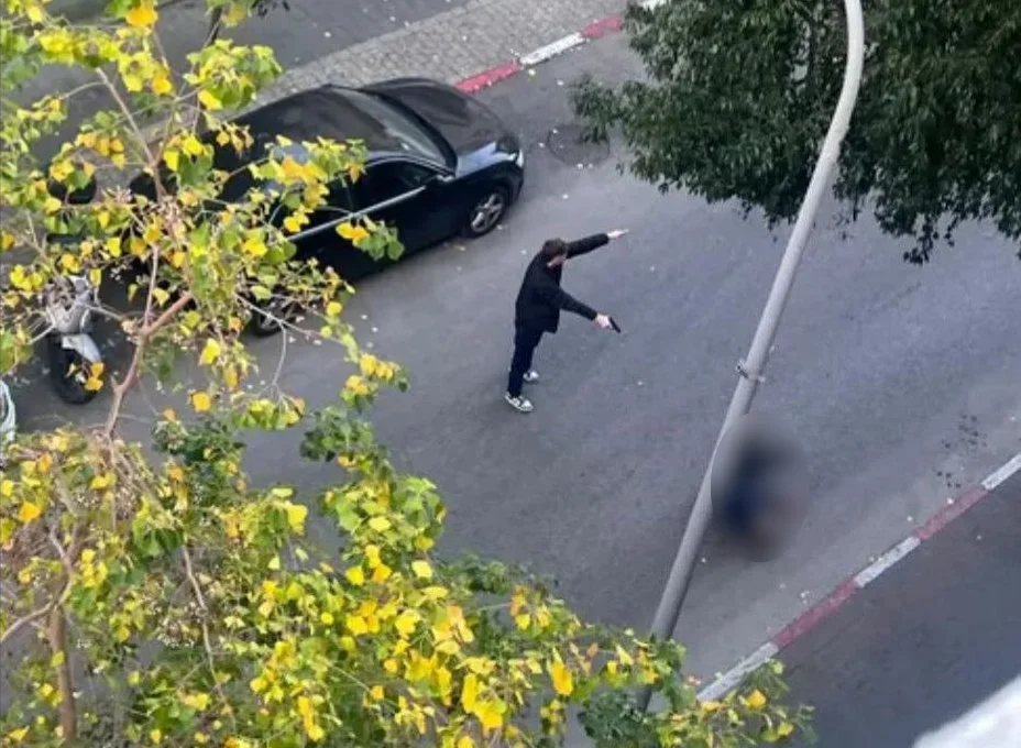 Βίντεο: Η στιγμή που ο 19χρονος Παλαιστίνιος επιτίθεται με μαχαίρι σε πελάτες εστιατορίου στο Τελ Αβίβ