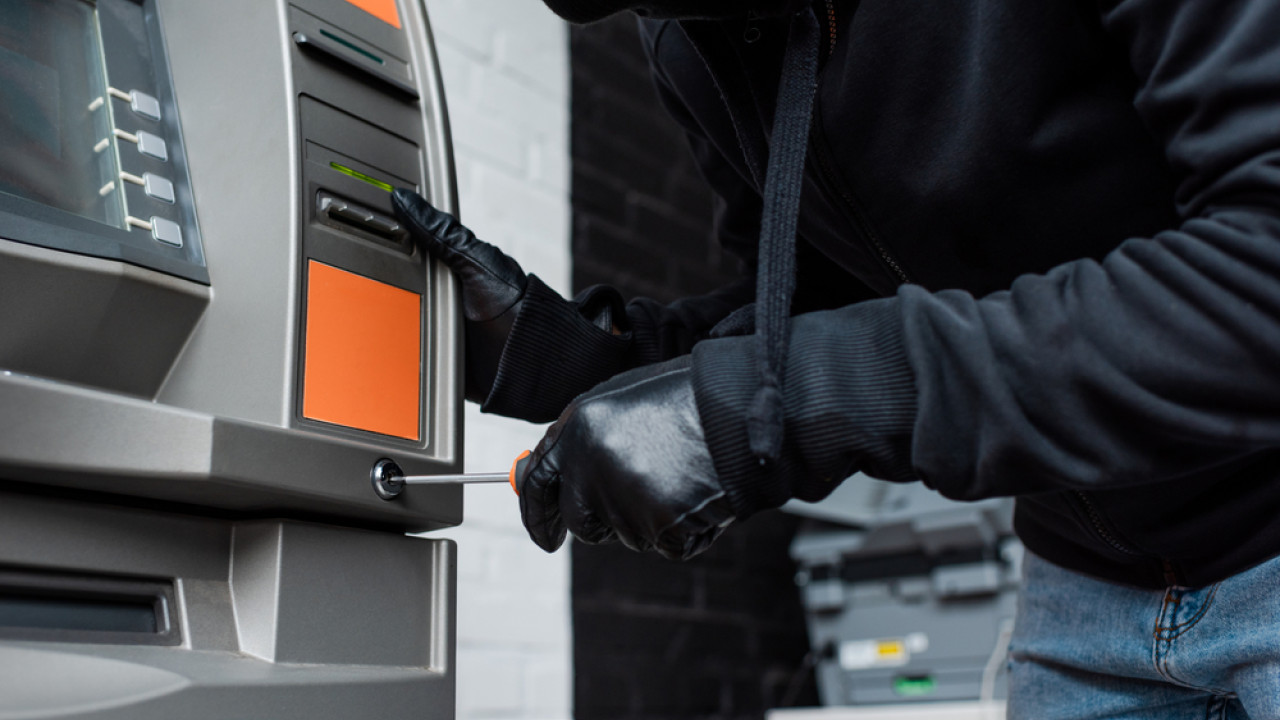 Χανιά: 46χρονος αλλοδαπός οδήγησε υπό την απειλή μαχαιριού έναν ηλικιωμένο στο ATM και του πήρε 800 ευρώ