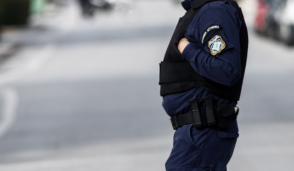 Η ανακοίνωση της ΕΛ.ΑΣ. για το επεισόδιο με διαδηλωτή στο Σύνταγμα – Σε διαθεσιμότητα αστυνομικός (βίντεο)