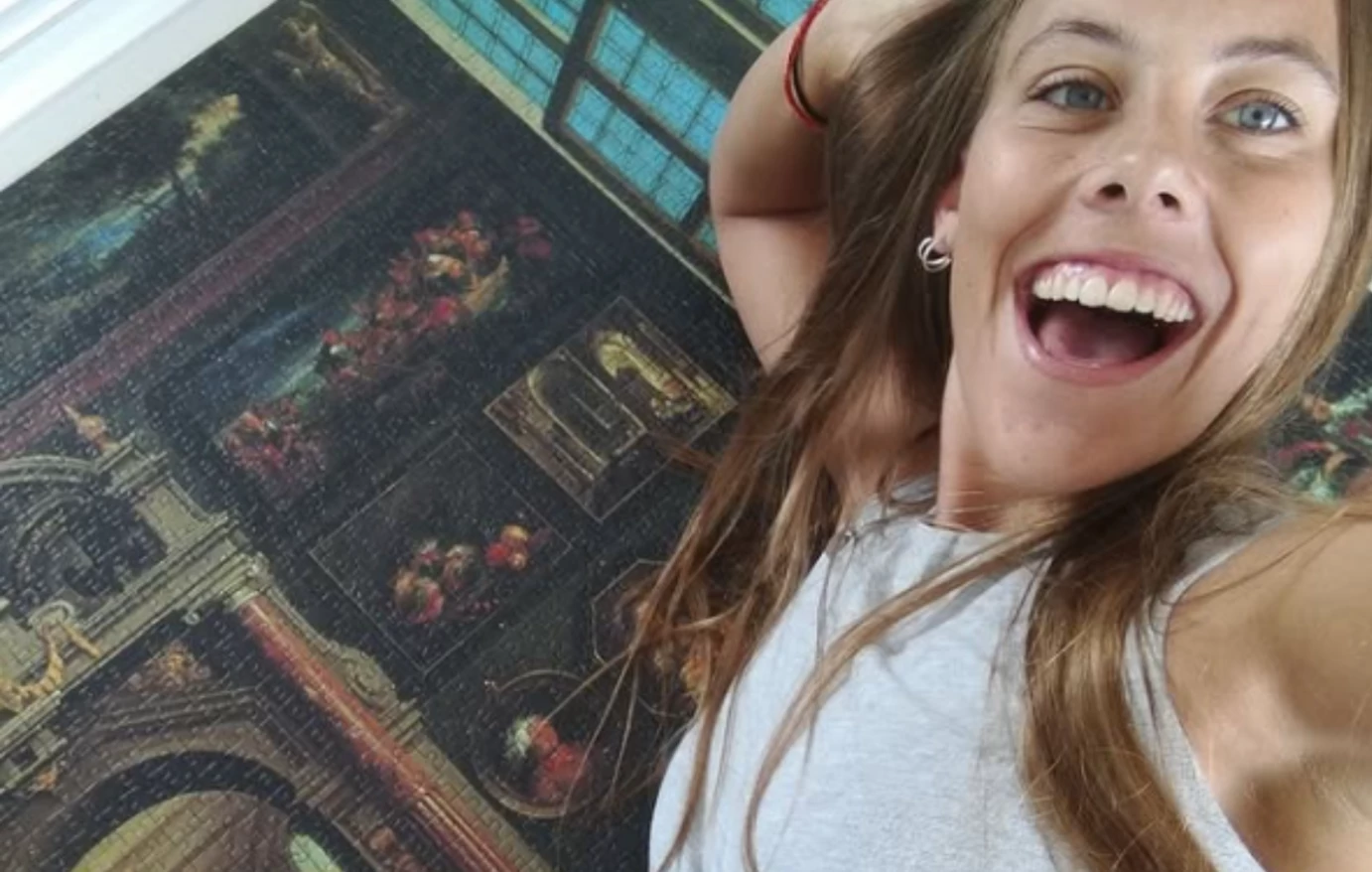 Διευθύντρια εστιατορίου τρώει από τα σκουπίδια και διχάζει το διαδίκτυο – «Λατρεύω τις βουτιές στους κάδους»