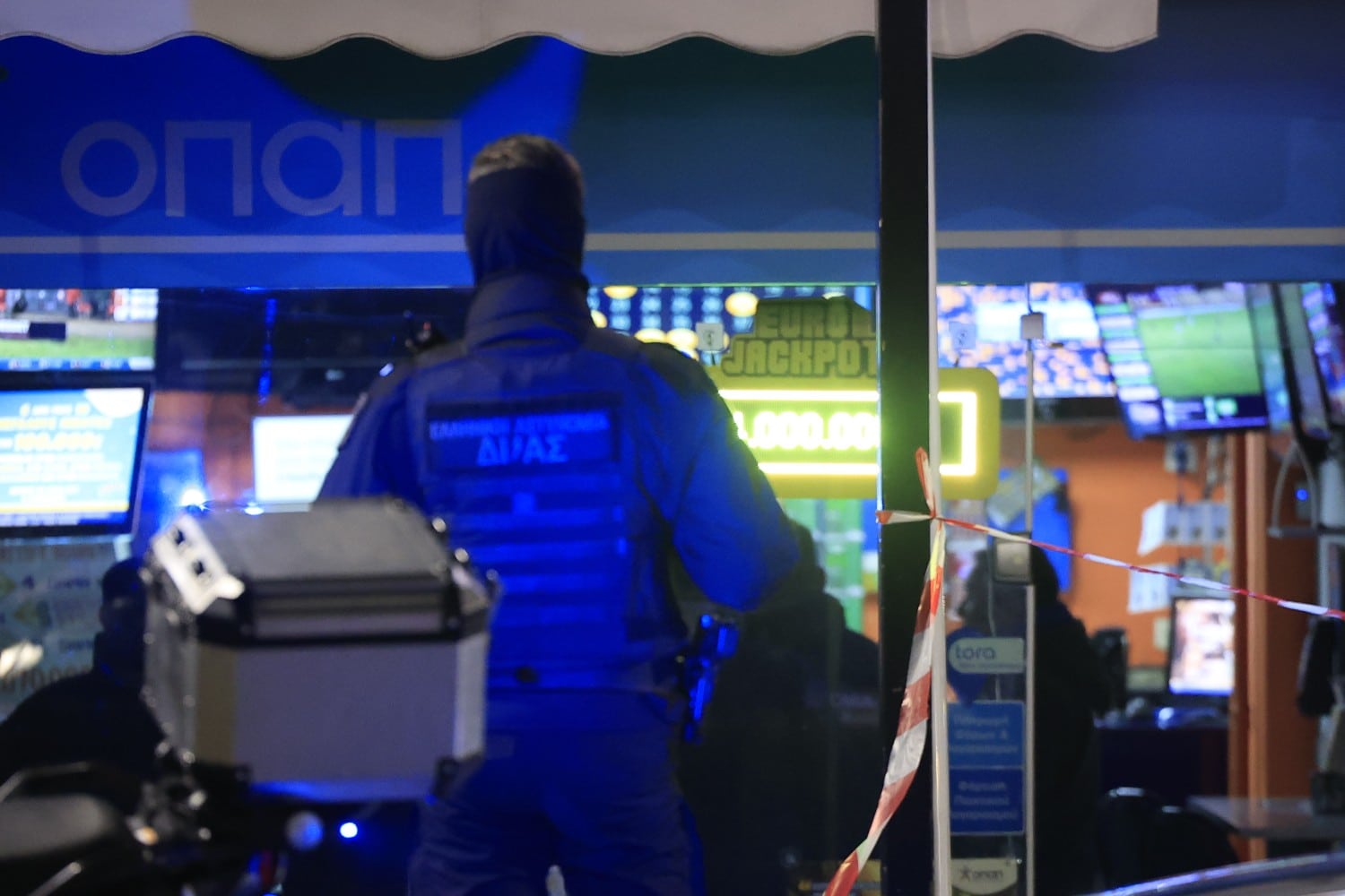 Δολοφονία 61χρονου στο Π.Φάληρο: Οι αστυνομικοί «σαρώνουν» τις κάμερες στην περιοχή για να εντοπίσουν τον δράστη