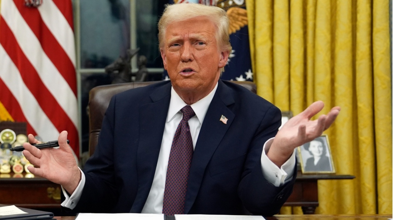 Ο Ν.Τραμπ έδωσε την κατάλληλη απάντηση σε ανόητη ερώτηση δημοσιογράφου για το αν είναι δικτάτορας (βίντεο)