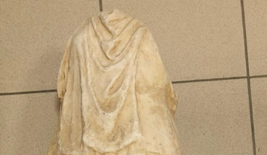 Θεσσαλονίκη: 32χρονος βρήκε μέσα σε μαύρη σακούλα άγαλμα των Ελληνιστικών χρόνων (φώτο)