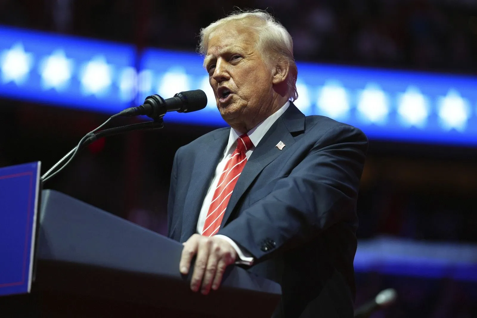 Ν.Τραμπ: Υπέγραψε διάταγμα για την «επείγουσα ανακούφιση των αμερικανικών οικογενειών»