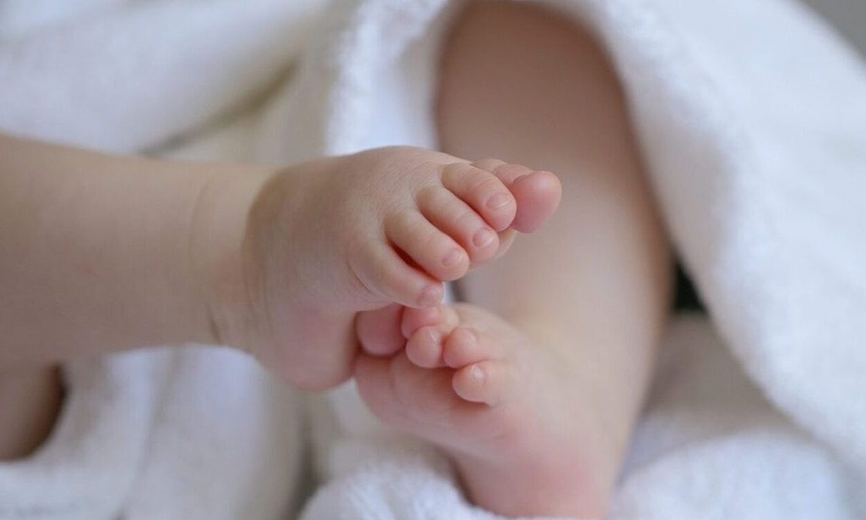 Εμπόριο βρεφών στα Χανιά: Νέα προθεσμία για να απολογηθούν πήραν οι δύο γιατροί