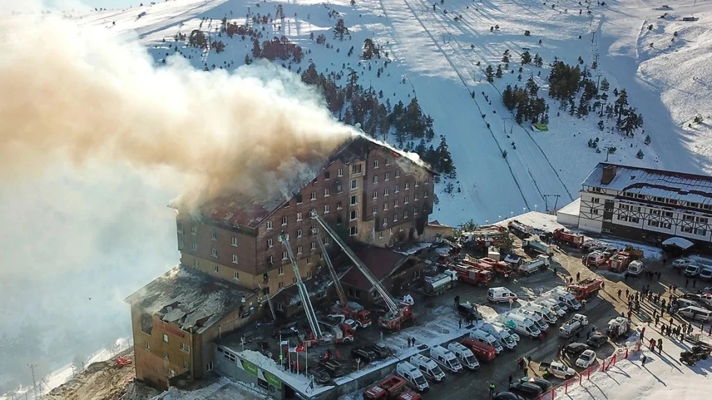 Τουρκία: Φονική φωτιά στο χιονοδρομικό κέντρο – 10χρονη κολυμβήτρια της Φενέρμπαχτσε ανάμεσα στα θύματα