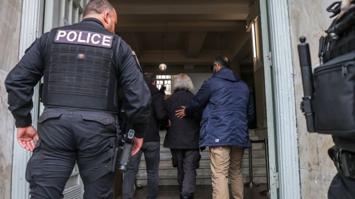 Ηράκλειο: Αφέθηκε ελεύθερη η 80χρονη για τους πυροβολισμούς στις Μαλάδες