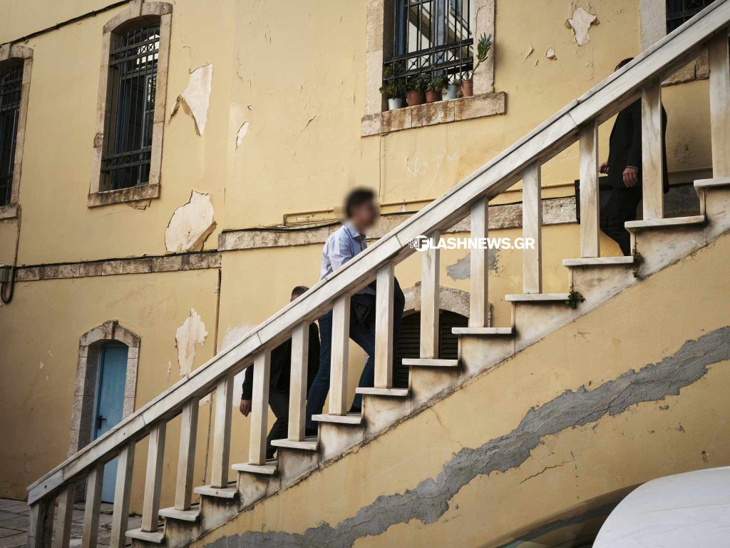 Κύκλωμα εμπορίας βρεφών στα Χανιά: Απολογούνται οι δύο γυναικολόγοι που συνελήφθησαν