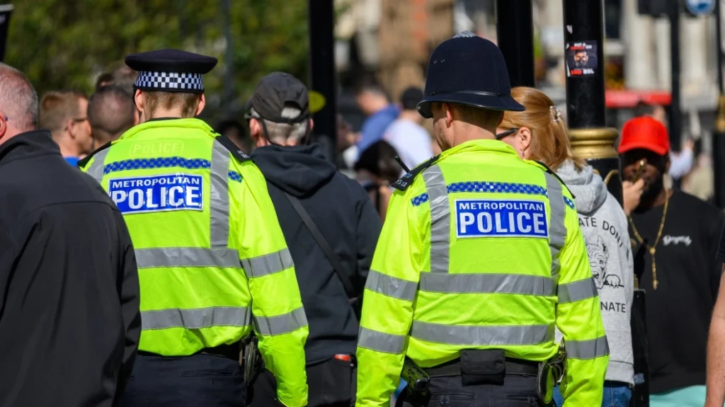 Επίθεση με μαχαίρι έξω από σούπερ μάρκετ στο Λονδίνο – Τέσσερα άτομα τραυματίστηκαν 