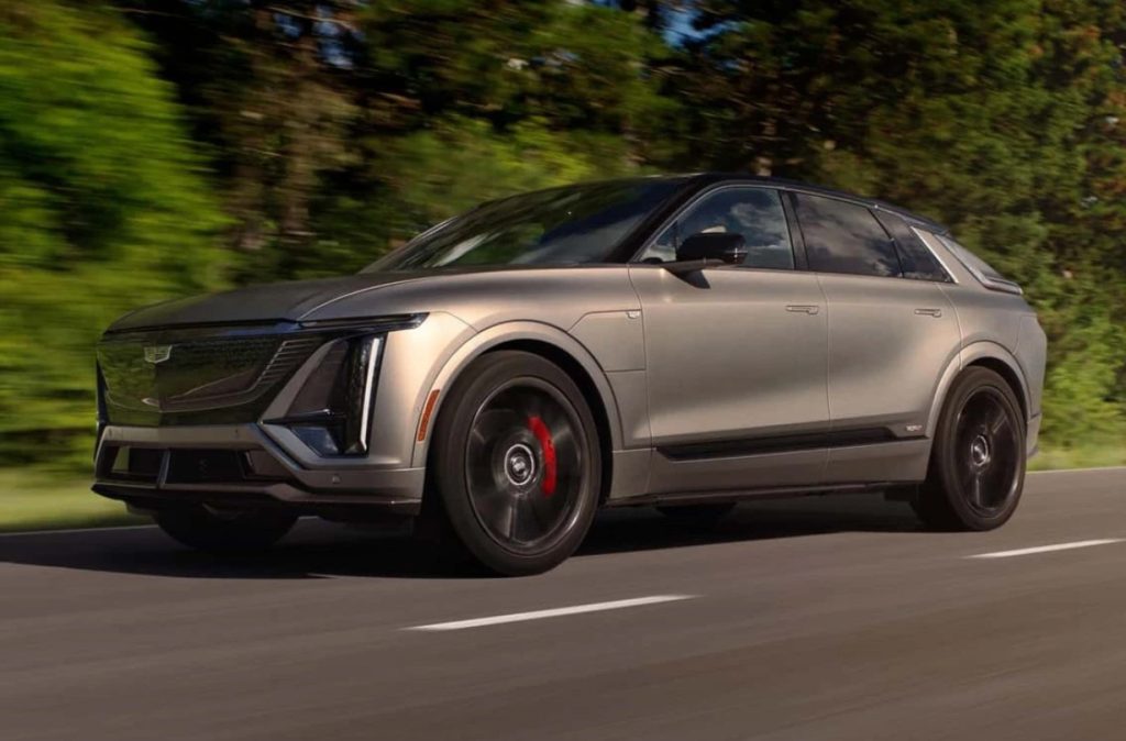 Lyriq-V, η πιο γρήγορη Cadillac στην Ιστορία μπαίνει στην πρίζα