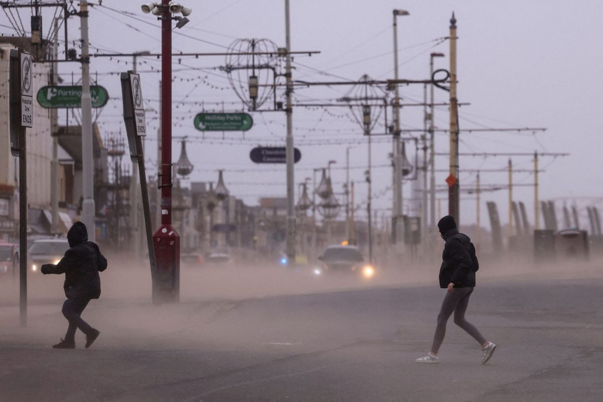 Στο «έλεος» της κακοκαιρίας «Eowyn» η Βρετανία: Μεγάλες καταστροφές από τους ισχυρούς ανέμους (βίντεο)