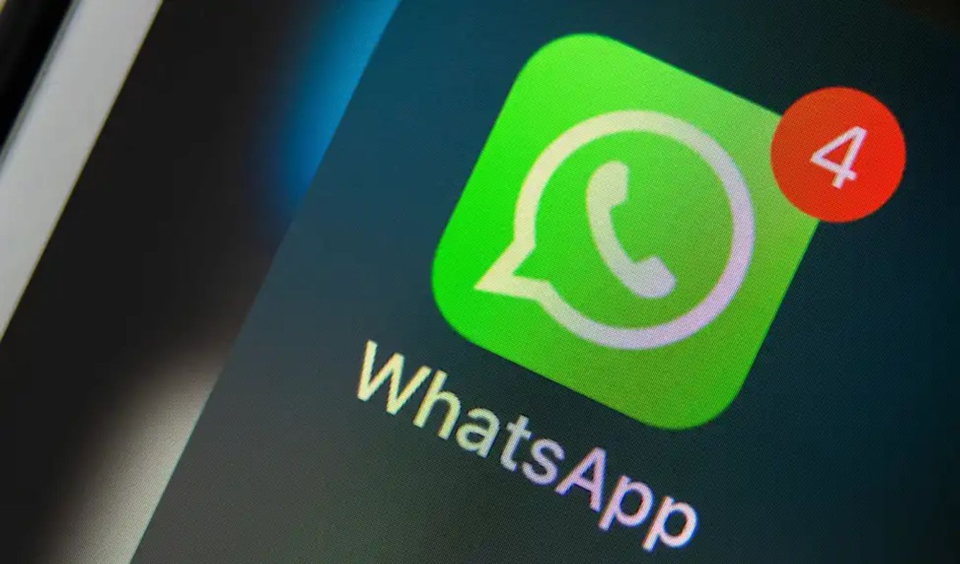 WhatsApp: Αυτή είναι η σημασία που έχει το «τριπλό μπλε τικ» στα μηνύματα – Μην το αγνοήσετε