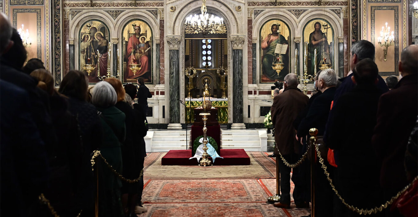 Σε λαϊκό προσκύνημα στη Μητρόπολη Αθηνών η σορός του Αρχιεπισκόπου Αναστασίου (φωτό)