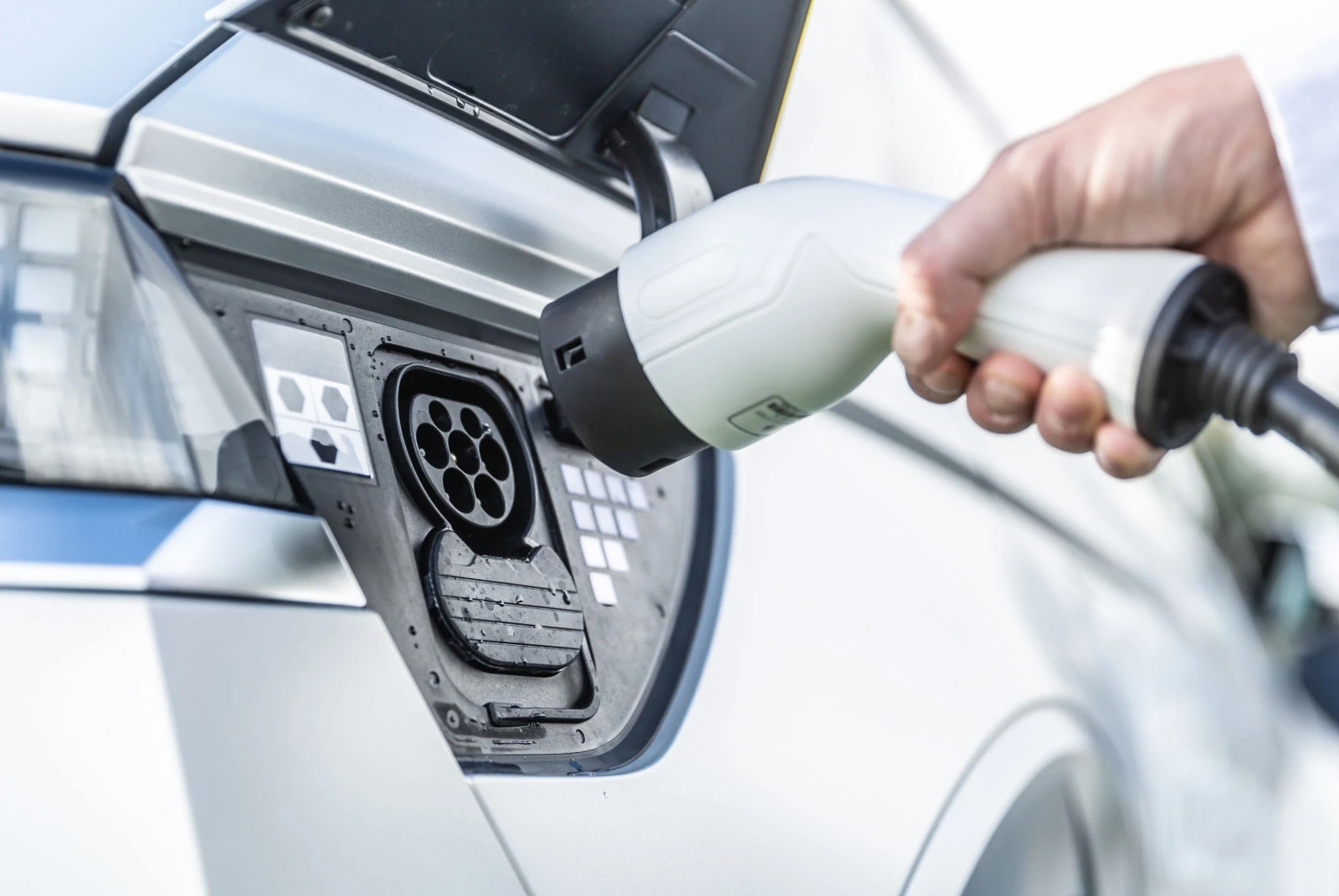 Ηλεκτρικά αυτοκίνητα: Ισάξιο προσδόκιμο ζωής με τα βενζίνης