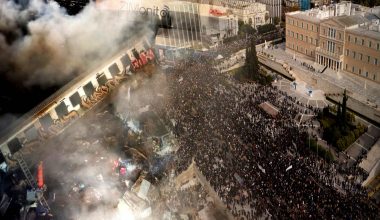 Αιφνιδιάστηκε η κυβέρνηση από την οργή της κοινωνίας για το έγκλημα των Τεμπών