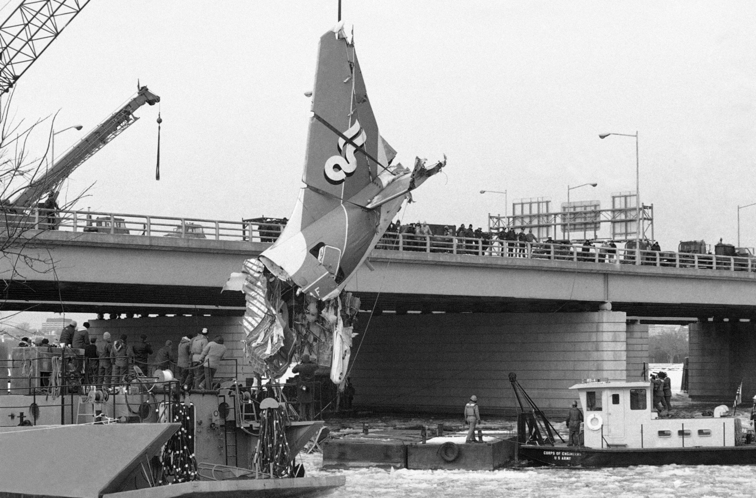 Ουάσινγκτον: Πριν από 43 χρόνια είχε συντριβεί στον ίδιο ποταμό αεροσκάφος της Air Florida με 78 νεκρούς (βίντεο)