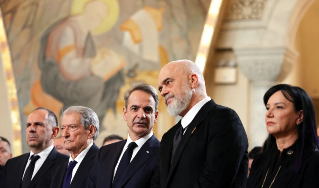 Συνομιλία Μητσοτάκη-Ράμα μετά την κηδεία του Αναστάσιου: «Διάλογο στα όποια προβλήματα υπάρχουν»