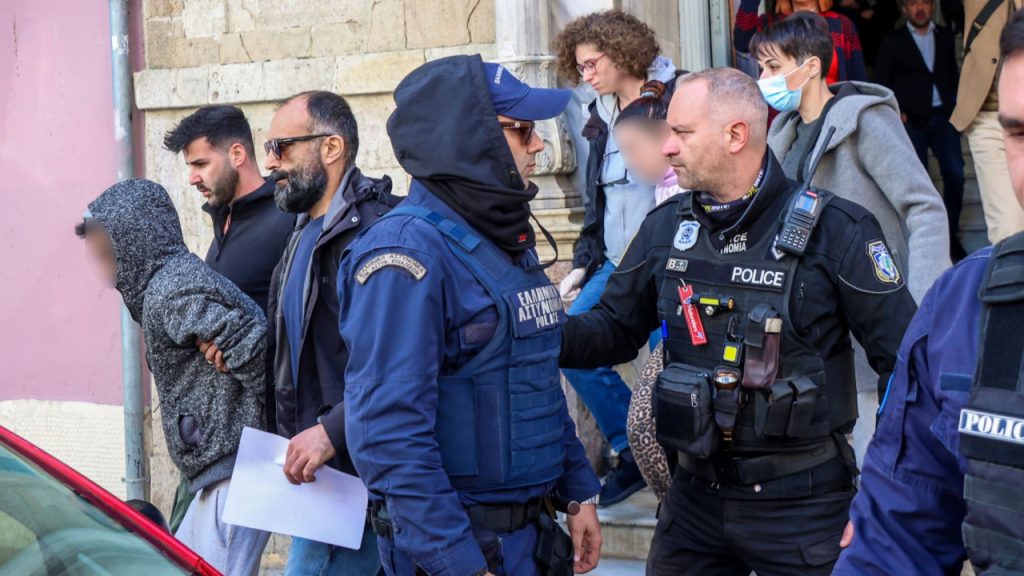 «Έσβηνε γόπες πάνω του και μετά τον έβαζε στην λεκάνη» – Τι δήλωσε η μητέρα του 3χρονου αγοριού από το Ηράκλειο