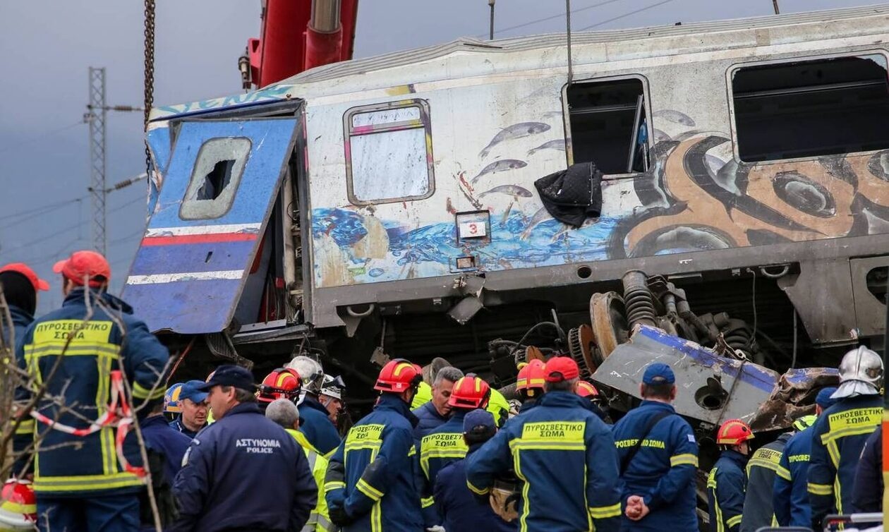 Τέμπη: Καμία αυτοψία επί 23 μέρες στον χώρο της τραγωδίας – Διατάχθηκε ΕΔΕ στην Πυροσβεστική