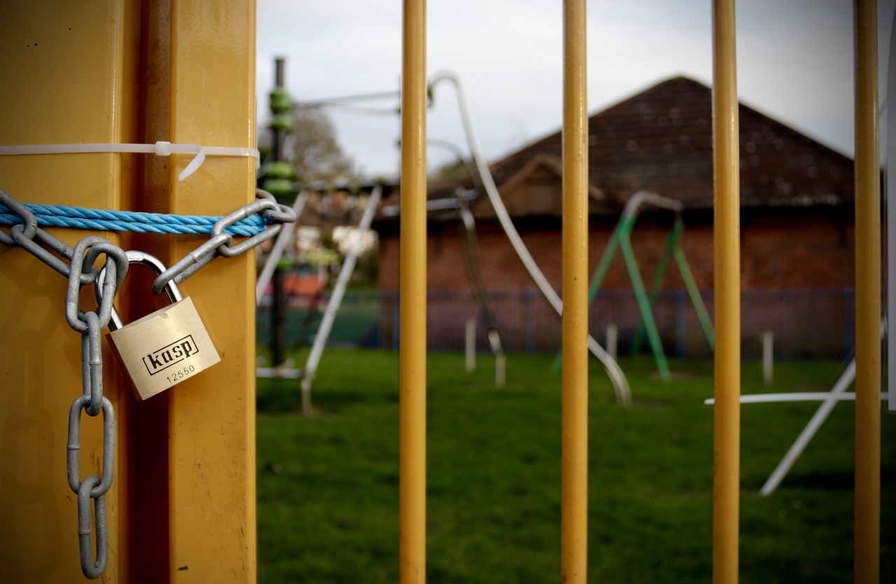 Λουκέτο στα σχολεία της Σαντορίνης μετά τους σεισμούς – Τι φοβούνται οι ειδικοί