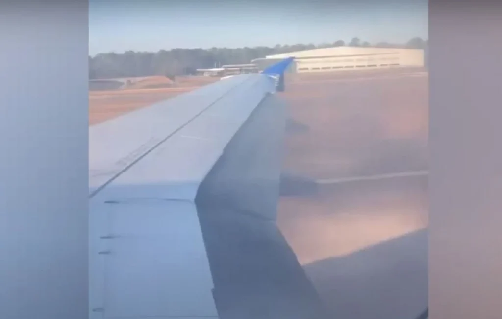 Βίντεο: Η στιγμή που επιβάτες πτήσης στις ΗΠΑ βλέπουν το αεροπλάνο να καίγεται κατά την απογείωση