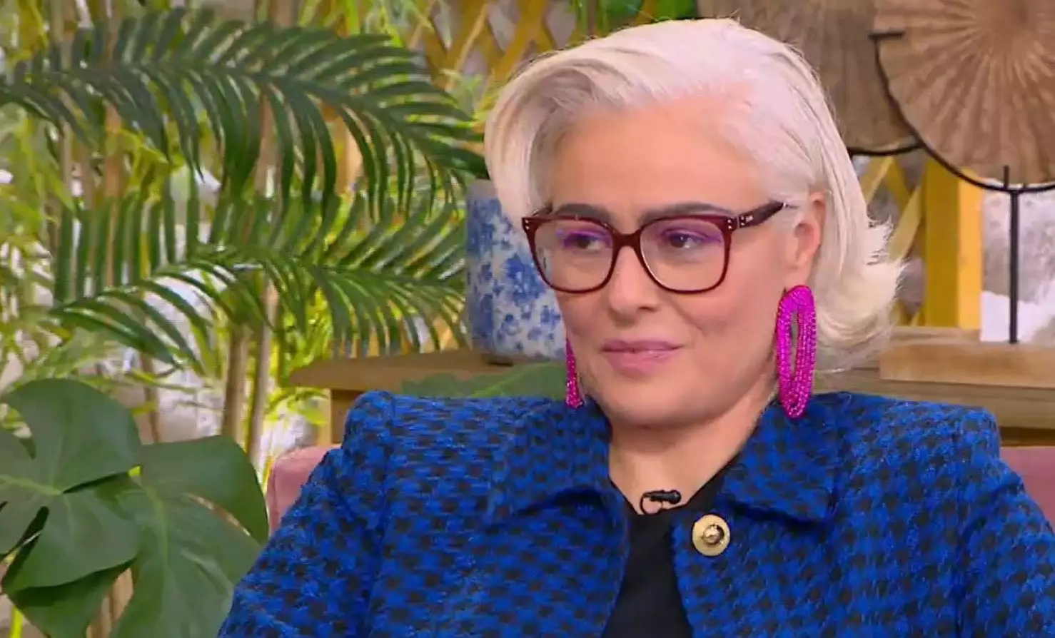 Α.Καλύβα για χορό Β.Μπισμπίκη: «Τον βλέπουμε να κάθεται κατάχαμα σαν πτηνό με τα χέρια ανοικτά»