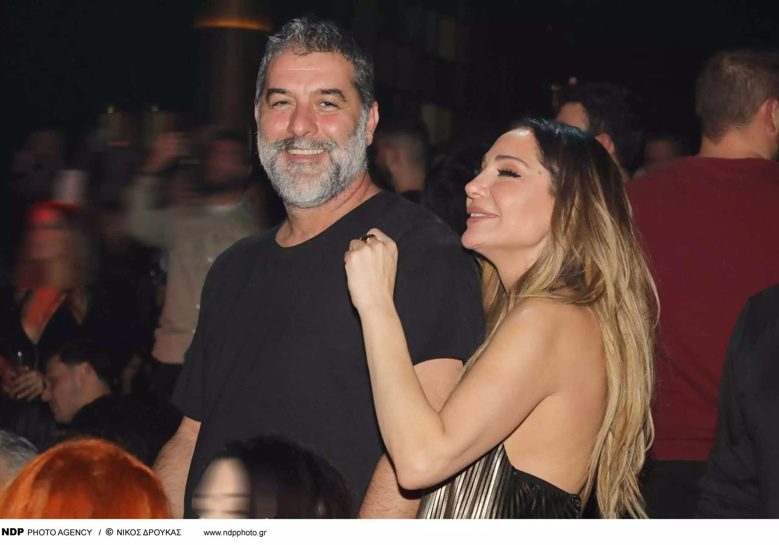 Β.Μπισμπίκης: Viral το ζεϊμπέκικο που χόρεψε στο νυχτερινό κέντρο όπου εμφανίζεται η Δ.Βανδή (βίντεο)