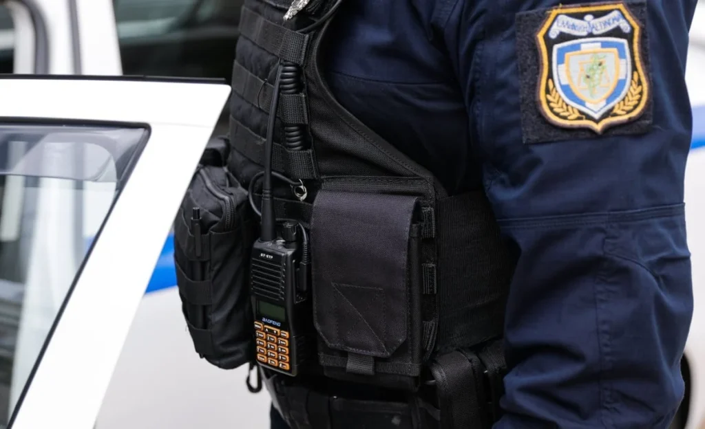 Συνελήφθη αξιωματικός της ΕΛΑΣ – Έκανε βάρδια σεκιούριτι σε εταιρεία της συζύγου του