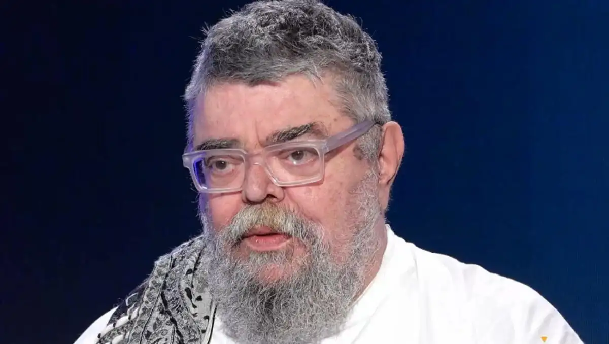 Σταμάτης Κραουνάκης: «Όταν πέθανε ο πατέρας μου δεν είχα λεφτά ούτε για την κηδεία του»