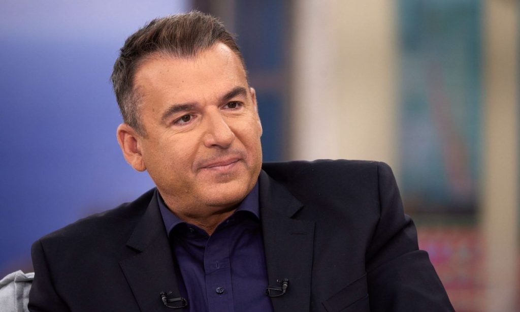 Έξαλλος ο Γ.Λιάγκας στον «αέρα» εκπομπής: «Όχι σε εμένα μαγκιές ότι γλείφω τον Μητσοτάκη… Είστε ξεφτίλες!»