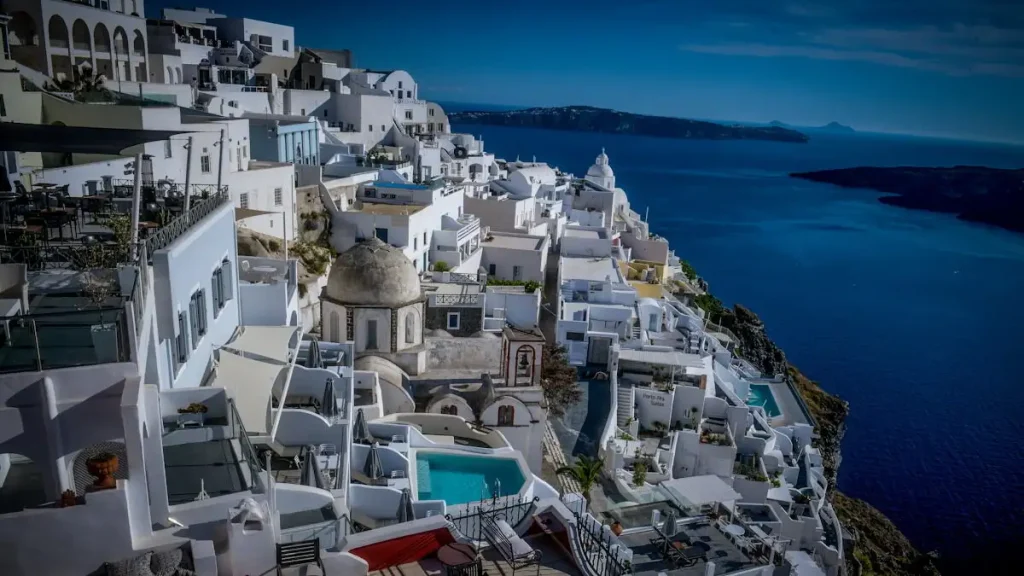 Στη Σαντορίνη διεθνής ομάδα ερευνητών: Θα εγκαταστήσει υποθαλάσσιους σεισμογράφους για τη μελέτη του ηφαιστείου