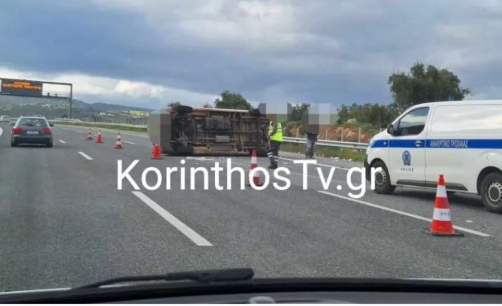 Τροχαίο στην Αθηνών – Κορίνθου: Βανάκι εξετράπη της πορείας του (φωτο)