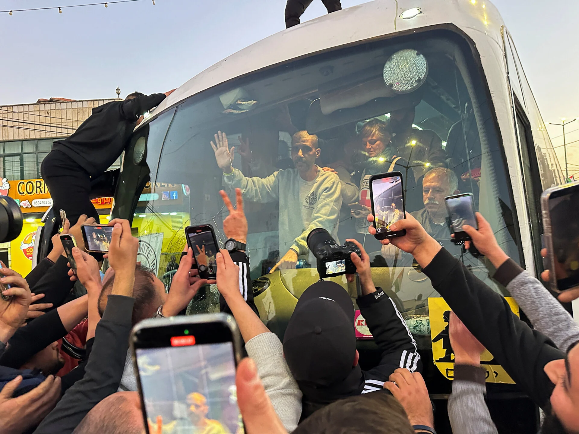 Στην Τουρκία 15 Παλαιστίνιοι κρατούμενοι που απελευθερώθηκαν από το Ισραήλ