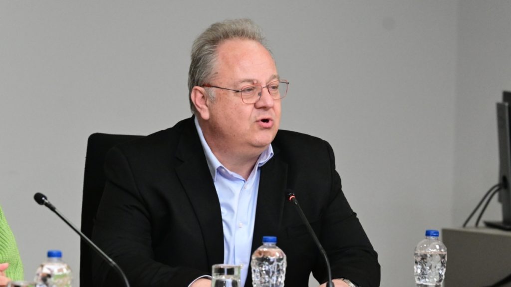 Κ.Παπαζάχος: «Η Σαντορίνη μπορεί να αντέξει 6 Ρίχτερ»