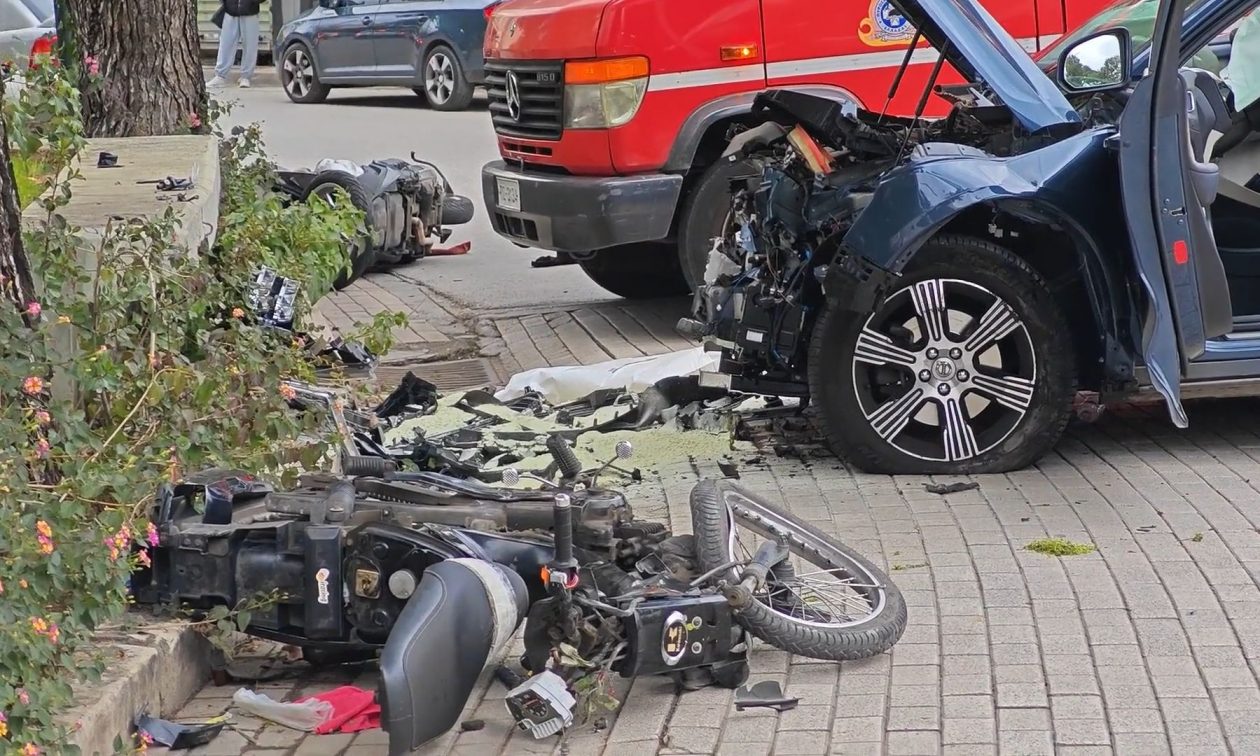 Φονικό τροχαίο στο Ψυχικό: Σφοδρή σύγκρουση αυτοκινήτων με έναν νεκρό και 5 τραυματίες! (φωτο)