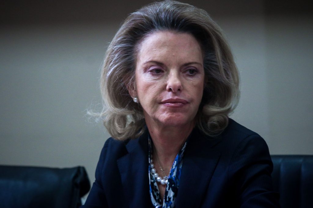 Τα «γυρνάει» τώρα η Ε.Βόζεμπεργκ για το έγκλημα των Τεμπών: «Ό,τι έγινε οφείλεται σε… επιπολαιότητα»