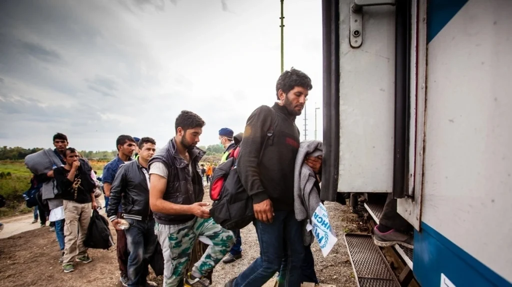 Πάνω από 4.000 συλλήψεις διακινητών παράνομων μεταναστών στη Γαλλία το 2024