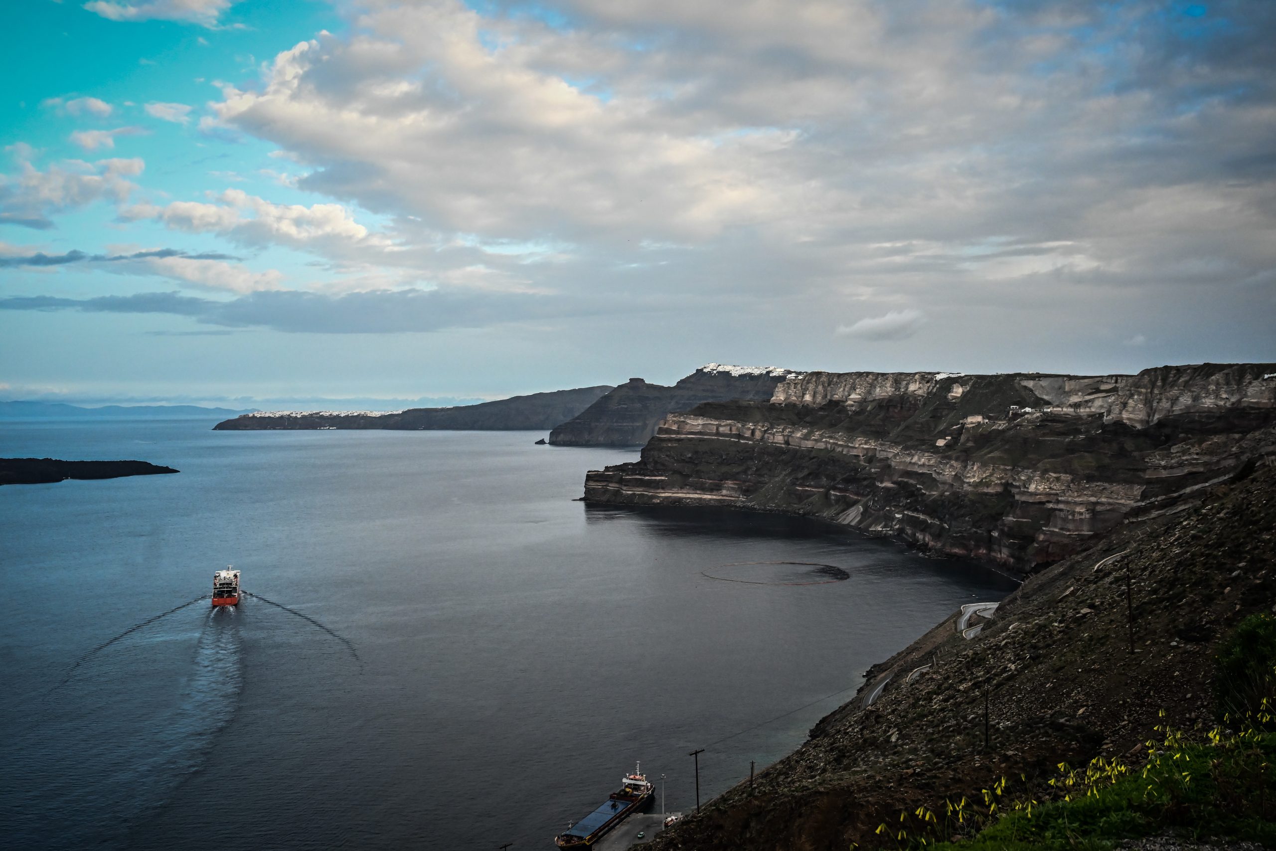 Σεισμοί: Βίντεο με την πτήση-αυτοψία πάνω από το ρήγμα της νησίδας στην Άνυδρο